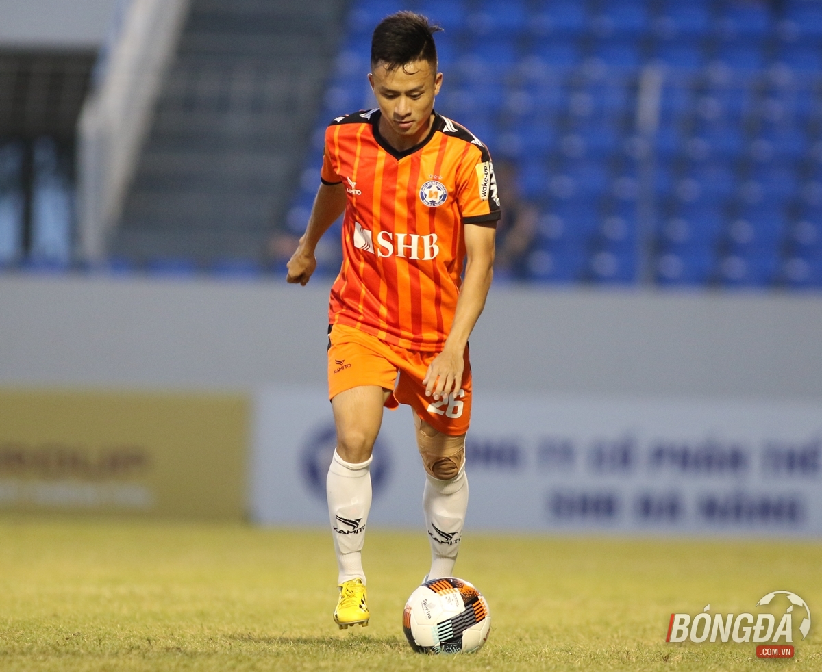 Dù gặp đôi chút khó khăn ở những phút mới vào sân, nhưng Huy Toàn đã bắt nhịp trận đấu rất nhanh để giúp SHB Đà Nẵng tạo ra sức ép về phía khung thành Hải Phòng.