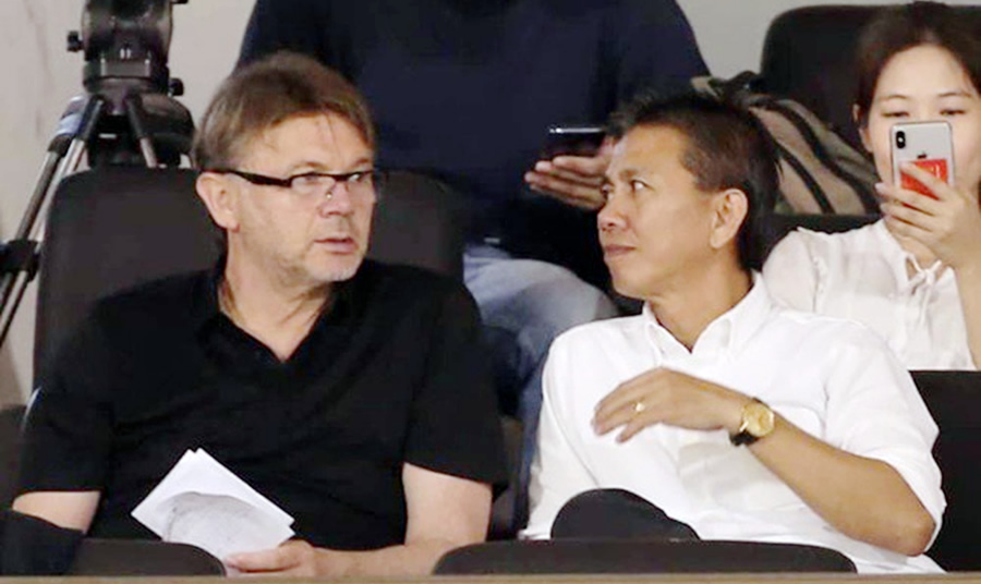 HLV Philippe Troussier thay Hoàng Anh Tuấn dẫn dắt U19 Việt Nam.
