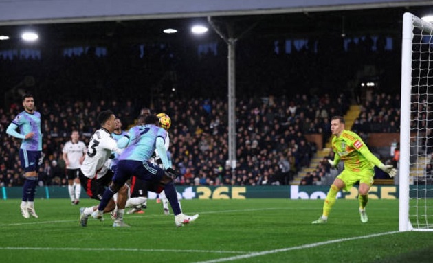 Ảnh bài viết Arsenal bị VAR tước bàn thắng, ngậm ngùi chia điểm trước Fulham