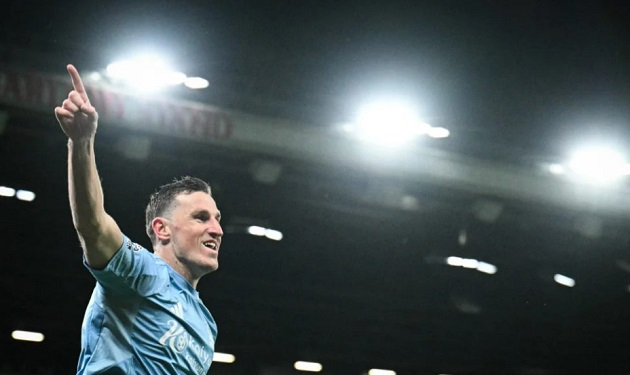 Ảnh bài viết Jermain Defoe chỉ ra cách Chris Wood đánh bại hàng thủ Man Utd