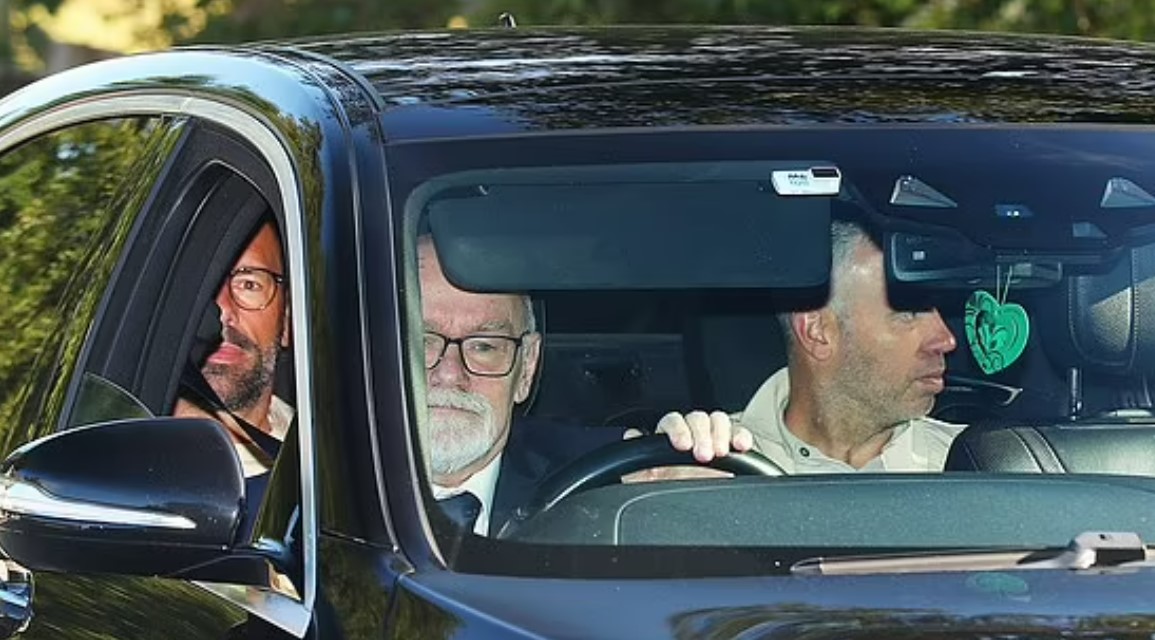 Ảnh bài viết NÓNG! Van Nistelrooy và Hake lần đầu tiên ra mắt Man Utd