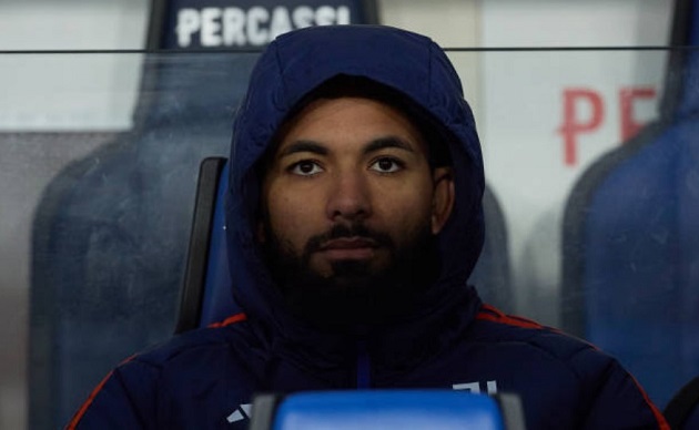 Ảnh bài viết Douglas Luiz bỏ ngỏ khả năng gia nhập hai đội bóng thành Manchester