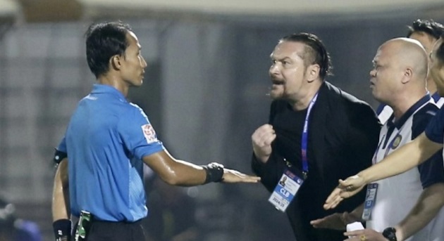 Ảnh bài viết Sai sót trong trận TP.HCM - Thanh Hóa: Trọng tài Lê Vũ Linh tạm dừng nhiệm vụ