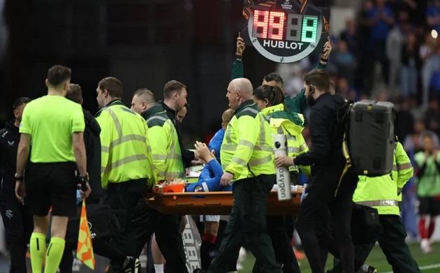 Ảnh bài viết Chấn thương kinh hoàng: Sao trẻ Rangers ngã quỵ, khán giả Ibrox rưng rưng