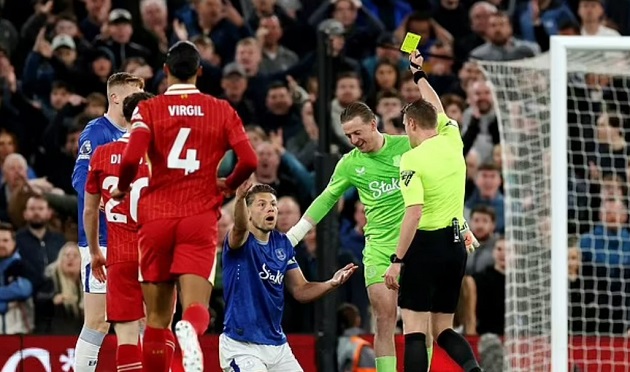 Ảnh bài viết Carragher nổi điên: VAR tha thứ cho Tarkowski quá dễ