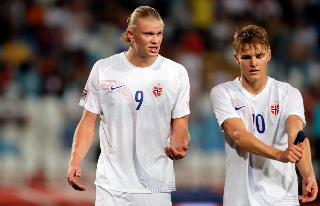 Haaland và Odegaard chẳng thể gồng gánh Na Uy.