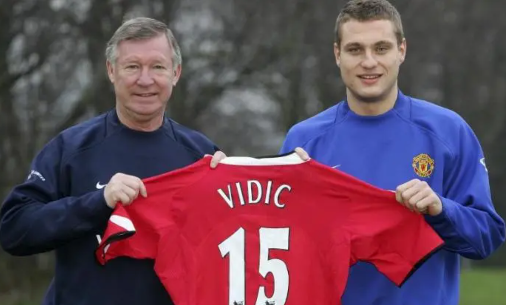 Vidic nổi danh là trung vệ thép trong lịch sử Man United.