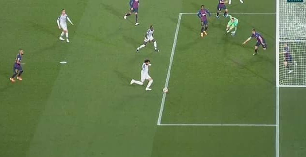 Pha bỏ lỡ này khiến "Messi Ai Cập" bị cư dân mạng châm chọc: Còn lâu anh ấy mới tiệm cận đẳng cấp của Messi "thật".