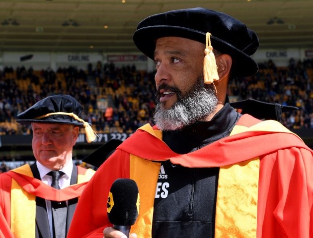 Góp công lớn đưa đội bóng này lên Premier League, ông còn biến Wolves này thành một kẻ ngáng đường khó chịu với các ông lớn trong top 6. Wolverhampton kết thúc mùa giải ở vị trí thứ 7, chỉ đứng dưới nhóm các đại gia.