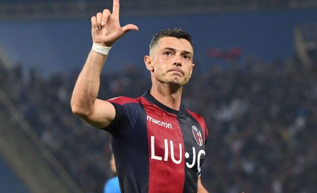 Chỉ sau đó 2 phút, Blerim Dzemaili khép lại hiệp một cho đội chủ nhà với lợi thế dẫn trước 2-0.