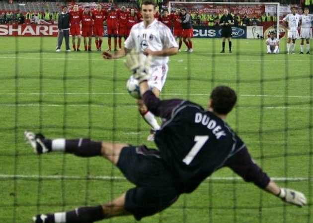 ... cuối cùng, anh đỡ thành công cú sút của Andriy Shevchenko, đem chức vô địch Champions League 2005 về cho Liverpool.
