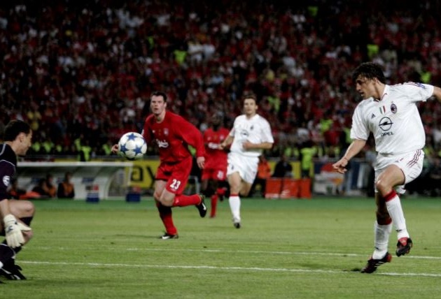 ... sau đó 5 phút, anh tiếp tục lập công giúp đội bóng đến từ Ý dẫn 3-0 sau khi bước vào giờ nghỉ.