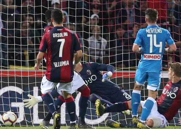 Trước khi Dries Mertens đưa trận đấu về thế cân bằng sau đó ở phút 77 bằng một cú dứt điểm tinh tế.