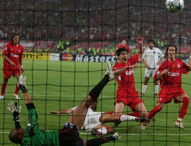 ... Nhưng anh vẫn có cú đá bồi thành công, cân bằng tỉ số 3-3