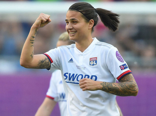 2/ Lyon (Pháp) có 14 cầu thủ, xếp ở vị trí thứ hai: Sole Jaimes (Argentina), Kadeisha Buchanan (Canada), Lucy Bronze (Anh), Wendie Renard, Amandine Henry, Eugenie Le Sommer, Amel Majri, Sarah Bouhaddi, Griedge Mbock Bathy, Delphine Cascarino (Pháp), Carolin Simon, Dzsenifer Marozsan (Đức) ảnh, Saki Kumagai (Nhật Bản), Shanice van de Sanden (Hà Lan).