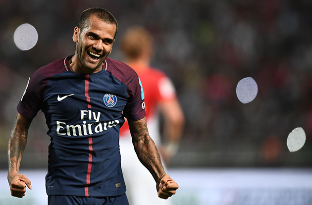 2/ Dani Alves: Sau khi giúp Brazil đánh bại Peru 5-0 ở Copa America tại lượt cuối vòng bảng, Dani Alves cũng đã lên tiếng xác nhận về việc sẽ không còn khoác áo đội bóng thủ đô nước Pháp kể từ mùa giải sang năm.