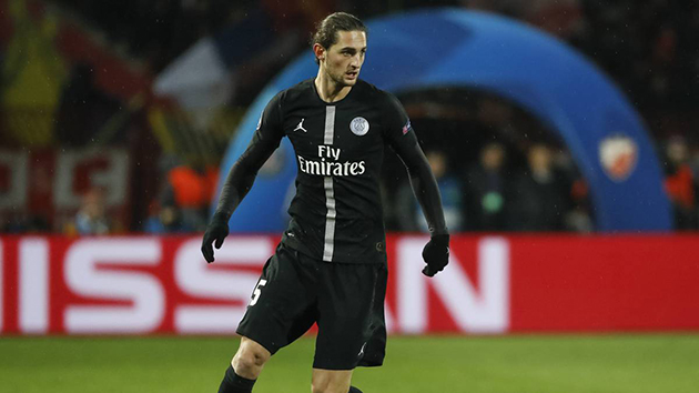 8/ Adrien Rabiot: Ngôi sao miễn phí được quan tâm lớn nhất TTCN hè 2019. Sau những mâu thuẫn với Thomas Tuchel, cầu thủ này đã không còn chỗ đứng ở đội bóng số một nước Pháp. Juventus nhiều khả năng là đích đến tiếp theo của Rabiot.