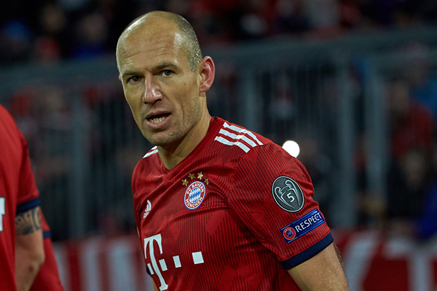 9/ Arjen Robben: Ngoài Ribery, Bayern cũng nói lời chia tay với một công thần khác là Robben trong mùa hè này. Ngôi sao 35 tuổi vẫn chưa muốn dừng lại khi đích đến anh nhắm đến tiếp theo nhiều khả năng là Lazio.