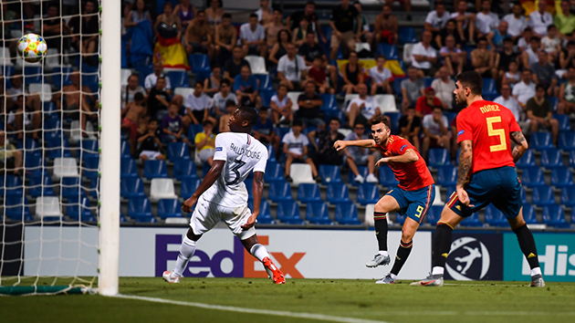 Đến phút 67, Borja Mayoral tung cú sút hiểm hóc đánh bại thủ môn Paul Bernardoni, nâng tỉ số lên 4-1 cho U21 Tây Ban Nha.
