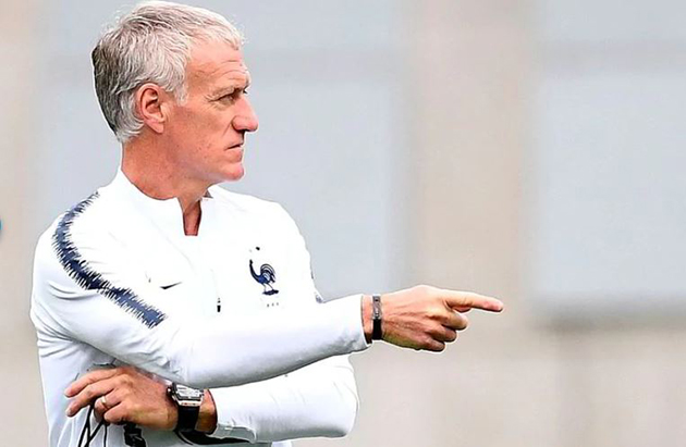 2/ Didier Deschamps: Đương kim HLV trưởng tuyển Pháp thi đấu cho Juventus từ năm 1994 - 1999, giành một chiếc cúp Champions League vào năm 1996 và 3 lần vô địch Serie A. Vào năm 2007, Deschamps quay lại đội bóng thành Turin với tư cách HLV trưởng, chèo lái con tàu Juve ở Serie B. Sau khi đưa đội lên Serie A, ông nói lời chia tay để nhường chỗ cho Claudio Ranieri.