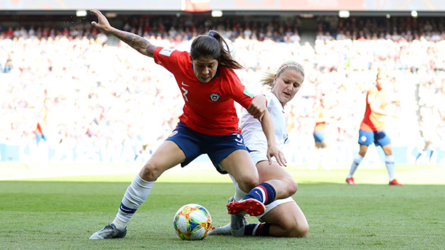 Ở trận đấu tiếp theo, cú đúp của Carli Lloyd và bàn còn lại của Julie Ertz giúp Mỹ nhẹ nhàng vượt qua Chile 3-0.