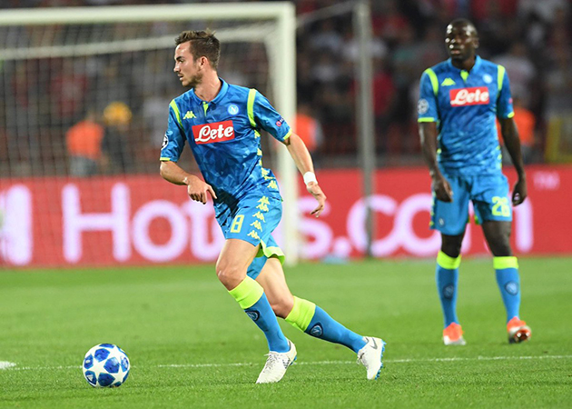 12/ Fabian Ruiz (2018): Chuyển đến Napoli từ Real Betis, Ruiz nhanh chóng khẳng định được chỗ đứng. Cầu thủ sinh năm 1996 có 5 bàn thắng sau 27 trận cho đội bóng của HLV Carlo Ancelotti, một thành tích rất ấn tượng với một tân binh.