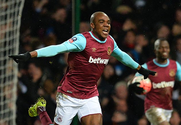 7/ Angelo Ogbonna (West Ham United): Gia nhập Juventus vào mùa giải 2013, chàng trai gốc Nigeria không tìm được chỗ đứng trong giai đoạn hoàng kim của Bonucci, Chiellini và Barzagli. Chỉ đến khi đầu quân cho West Ham vào năm 2015, anh mới có nhiều cơ hội chơi bóng hơn và trở thành một trụ cột của CLB.