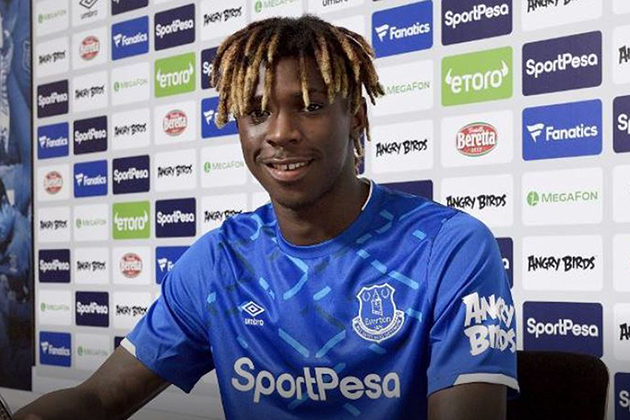Moise Kean vừa chính thức gia nhập Everton trong ngày 4/8. Cầu thủ sinh năm 2000 đặt bút ký vào một bản hợp đồng có thời hạn 5 năm với CLB chủ sân Goodison Park.