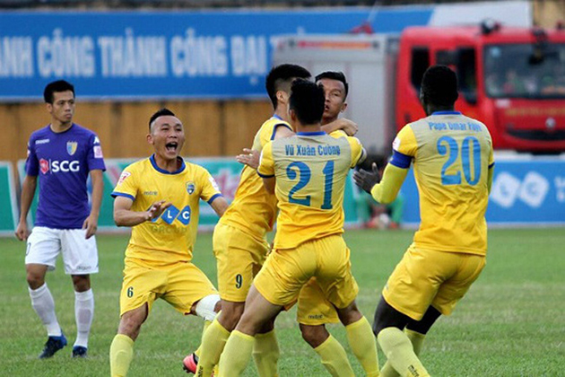 FLC Thanh Hóa rơi chức vô địch sau trận hòa Hà Nội 3-3 trên sân nhà vòng 21 mùa giải 2017.