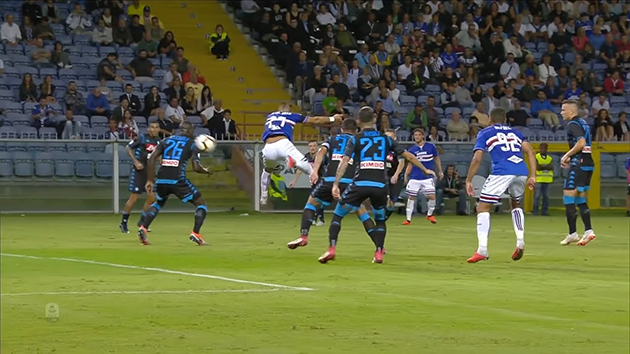 Cú giật gót thần sầu của Fabio Quagliarella.