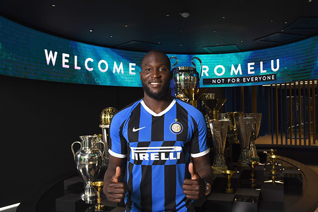 2/ Romelu Lukaku (Inter Milan, 65 triệu euro): Gia nhập Inter Milan sau quãng thời gian thất vọng tại Manchester United, tiền đạo người Bỉ đã cho thấy đẳng cấp của mình khi lập công 2 trận liên tiếp, giúp Inter Milan đang tạm đứng ở ngôi đầu với thành tích toàn thắng.