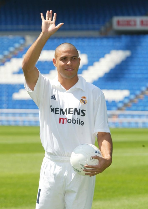 Ronaldo ra mắt Real Madrid. Ảnh: Internet.