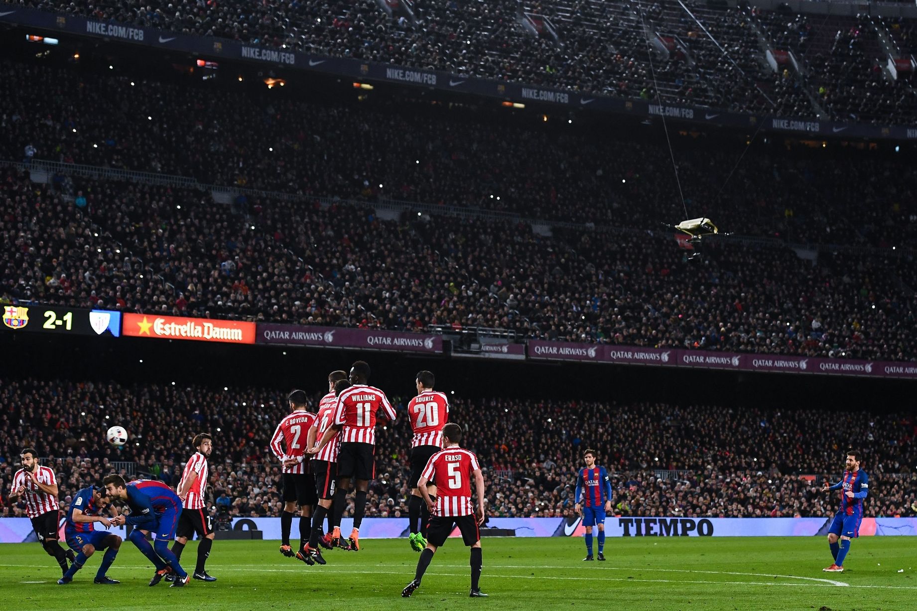 Messi tiếp tục tỏa sáng trên chấm đá phạt. Ảnh: Mirro.