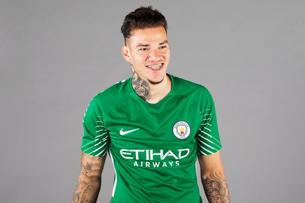 Thủ môn Ederson (Benfica sang Manchester City - 34,5 triệu bảng)