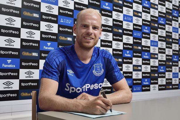 Tiền vệ Davy Klaassen (Ajax sang Everton - 23,6 triệu bảng)