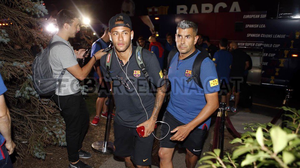Neymar rất được chú ý bởi tin đồn ra đi.