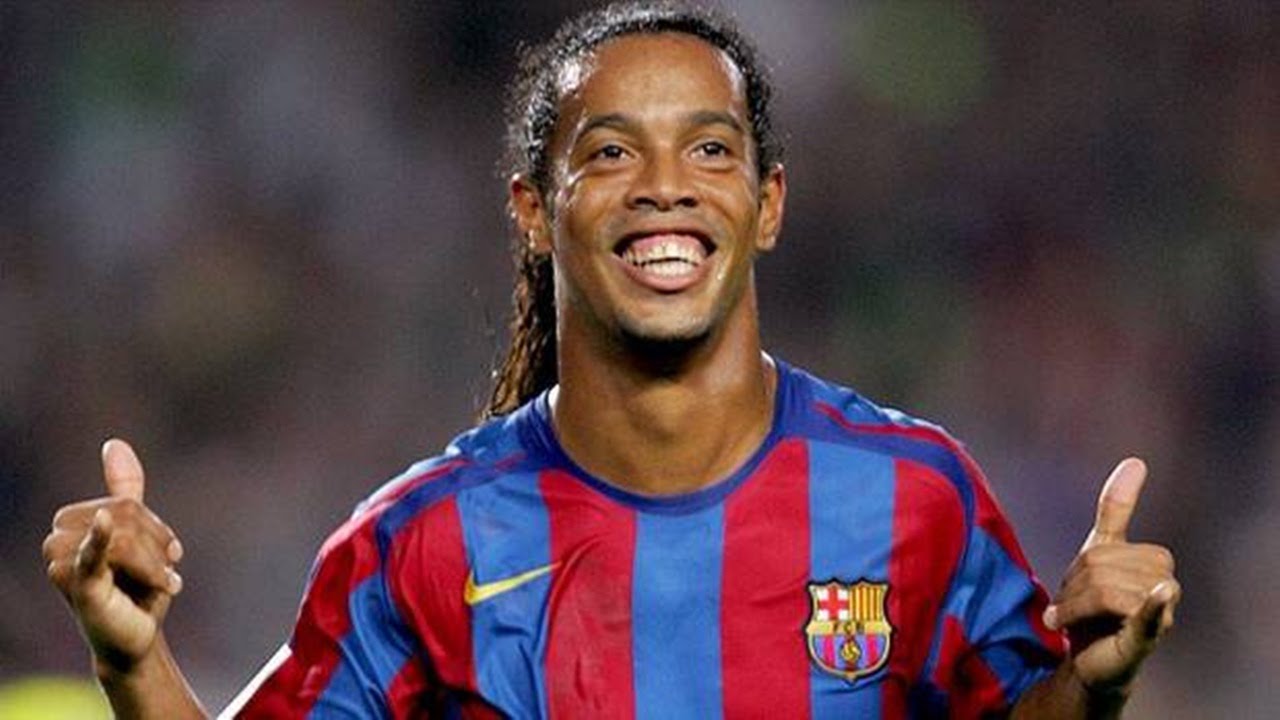 Tiền đạo cánh trái: Ronaldinho