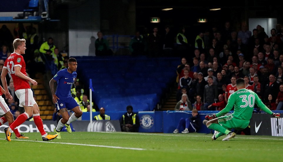 Kenedy mở tỷ số ở phút 13.