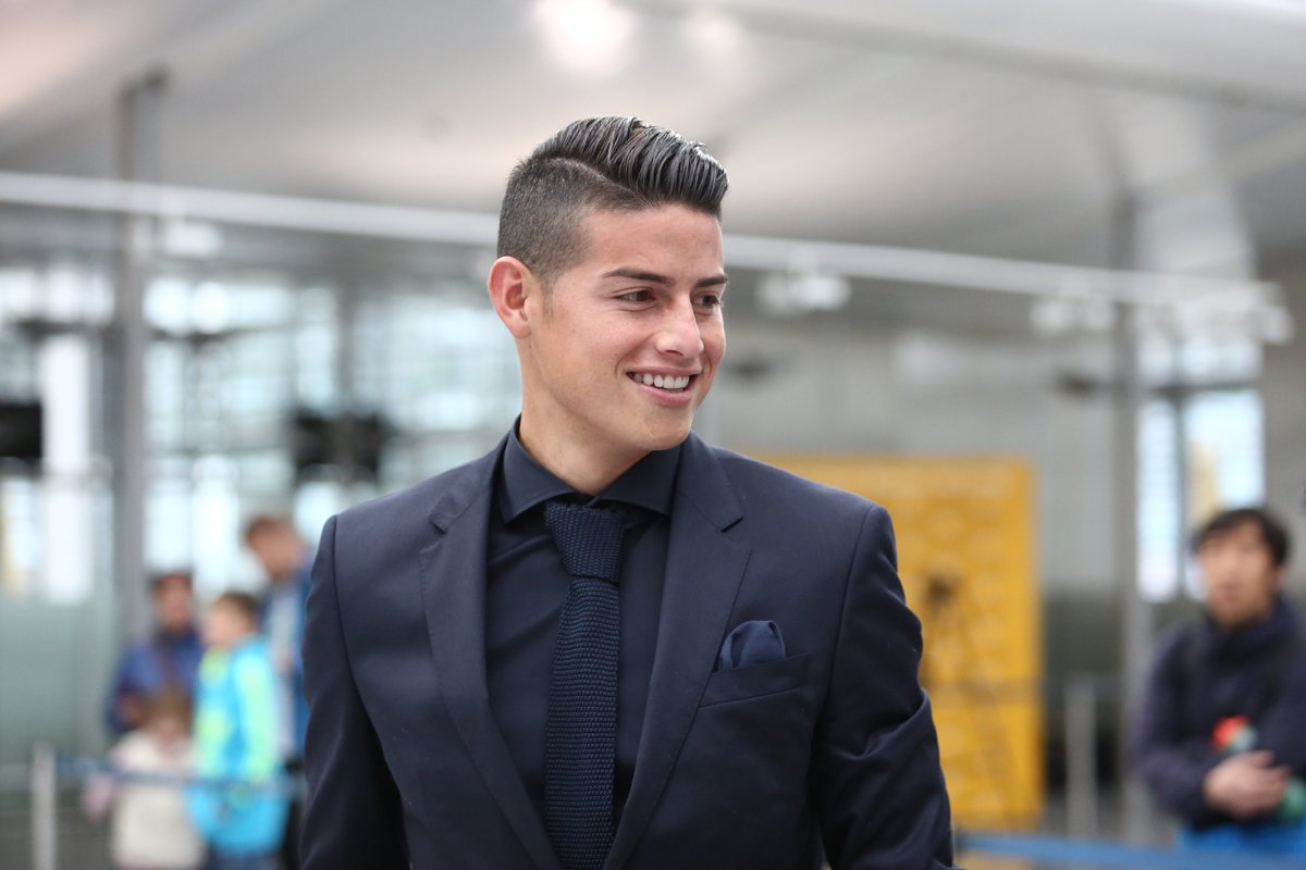 Ảnh bài viết James Rodriguez "hút hồn" fan nữ tại sân bay