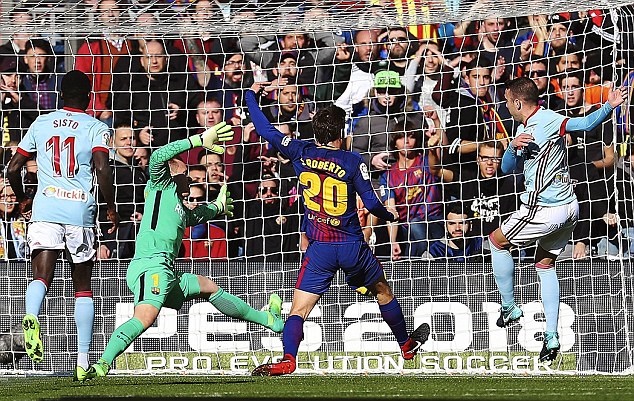 Tuy nhiên Maxi Gomez bất ngờ gỡ hòa ngay sau đó.