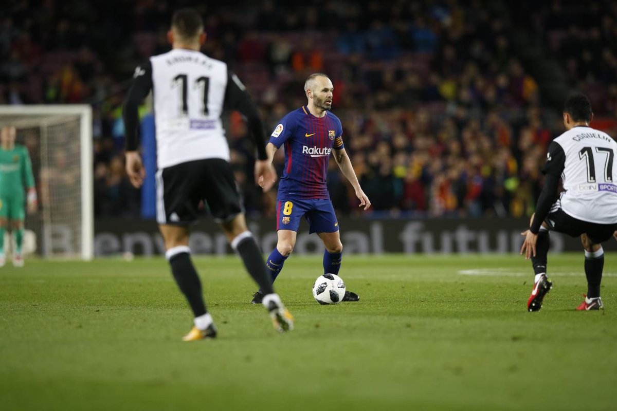 Barca dồn ép ngay từ đầu.