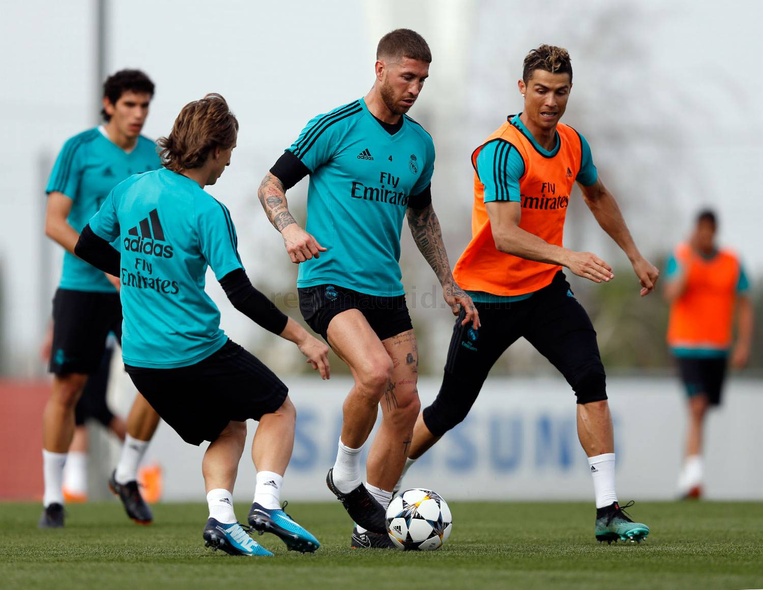 Các cầu thủ Real tập luyện trước thềm Bán kết Champions League.