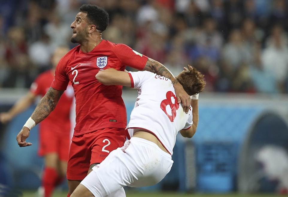 Ảnh bài viết Pha 'gài cùi chỏ' lộ liệu của Kyle Walker khiến tuyển Anh suýt phải trả giá