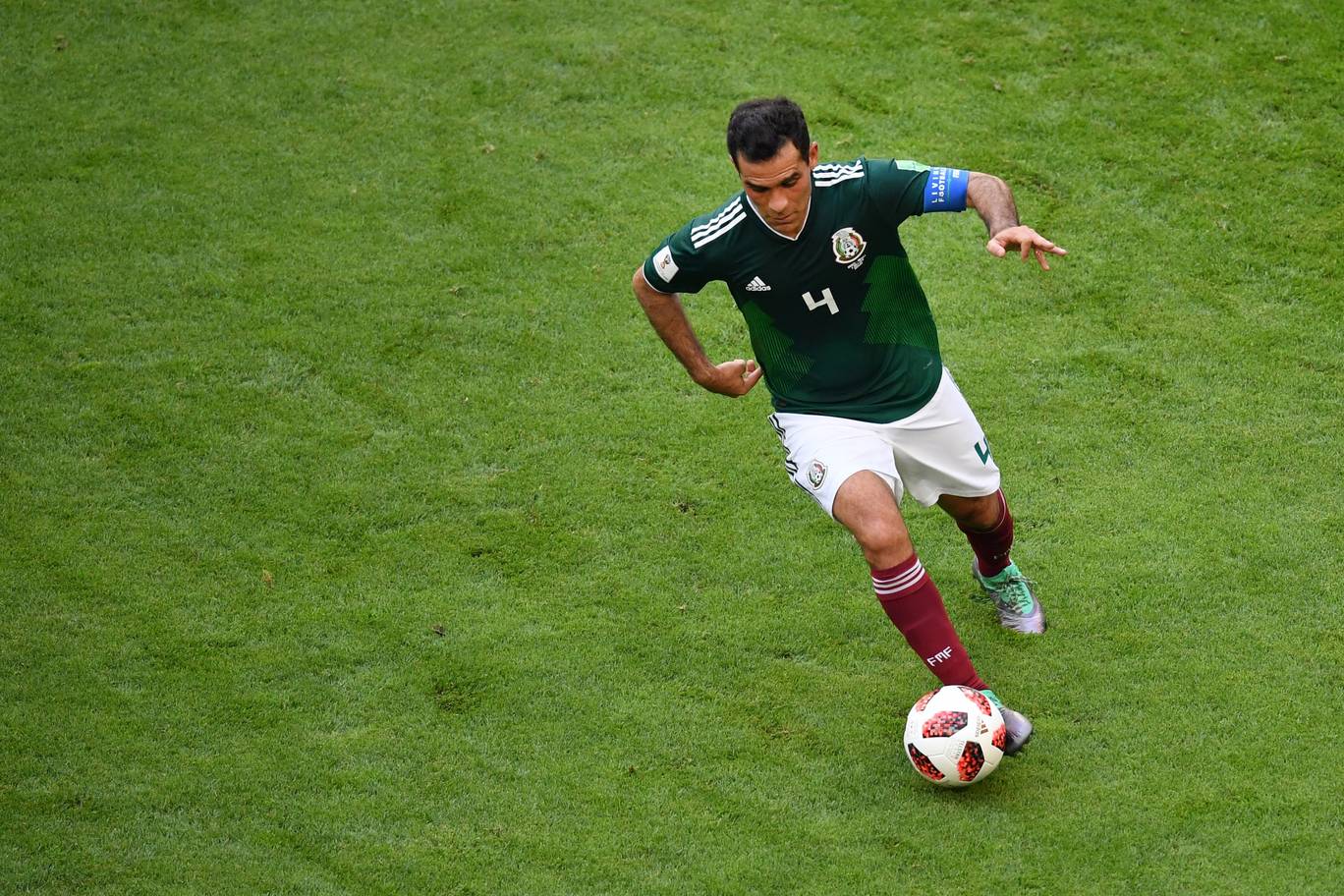 Rafael Marquez - 6: Kinh nghiệm của anh phần nào giúp Mexico khỏa lấp những khoảng trống.
