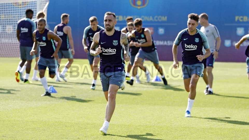 Ảnh bài viết Nằm trong diện thanh lý, Andre Gomes, Paco Alcarce vẫn tích cực tập luyện