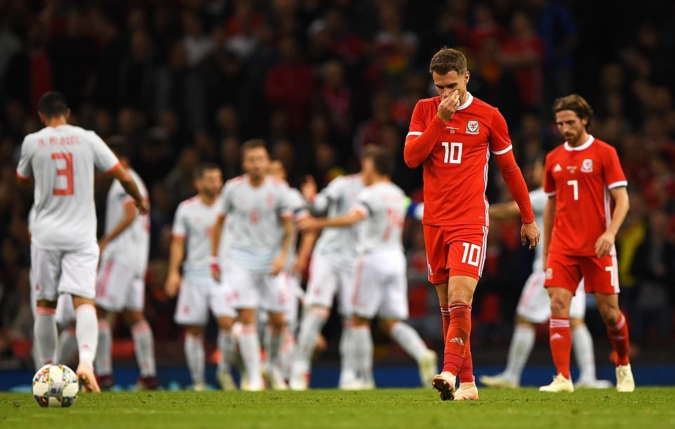 Sự thất vọng trên khuôn mặt của Aaron Ramsey.