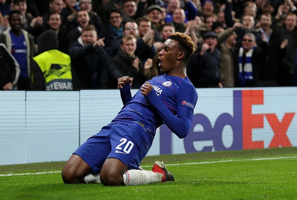 Đến phút 60, Chelsea đã có bàn thắng thứ 3. Nhận bóng từ Fabregas, tài năng trẻ Hudson-Odoi đi thêm vài nhịp trước khi dứt điểm vào góc gần, đánh bại thủ thành Paschalakis.