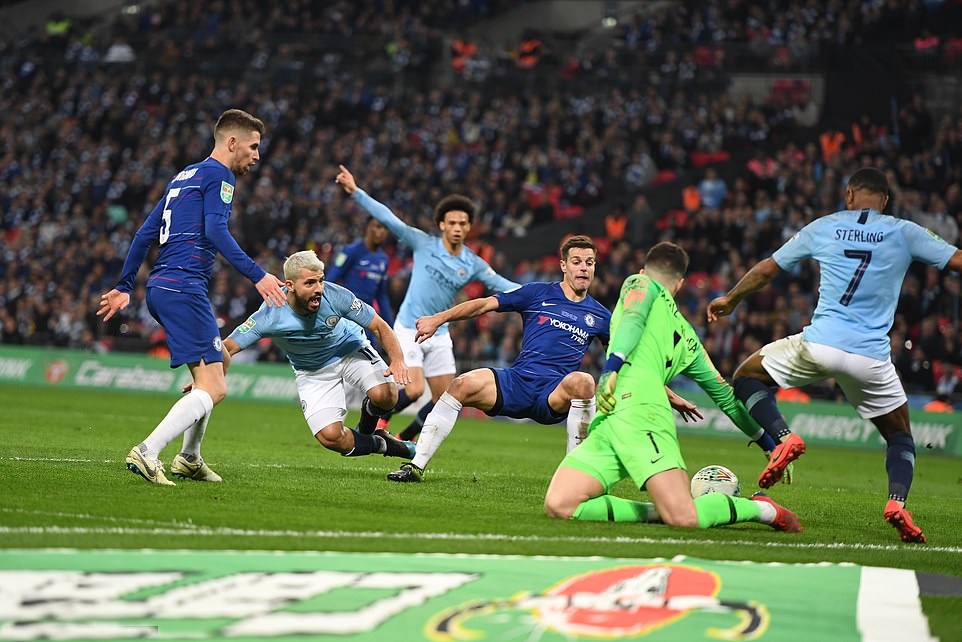 Chelsea phòng ngự ấn tượng.