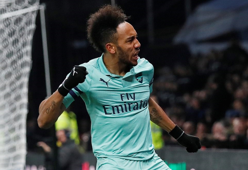 Aubameyang chỉ kém Salah và Aguero đúng 1 pha lập công.