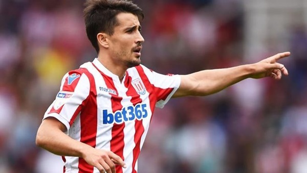 Bojan Krkic gia nhập Stoke City từ Barca vào tháng 7/2014 với mức giá chỉ hơn 1 triệu bảng. Anh gây ấn tượng trong mùa giải đầu tại CLB nhưng sau đó sa sút.